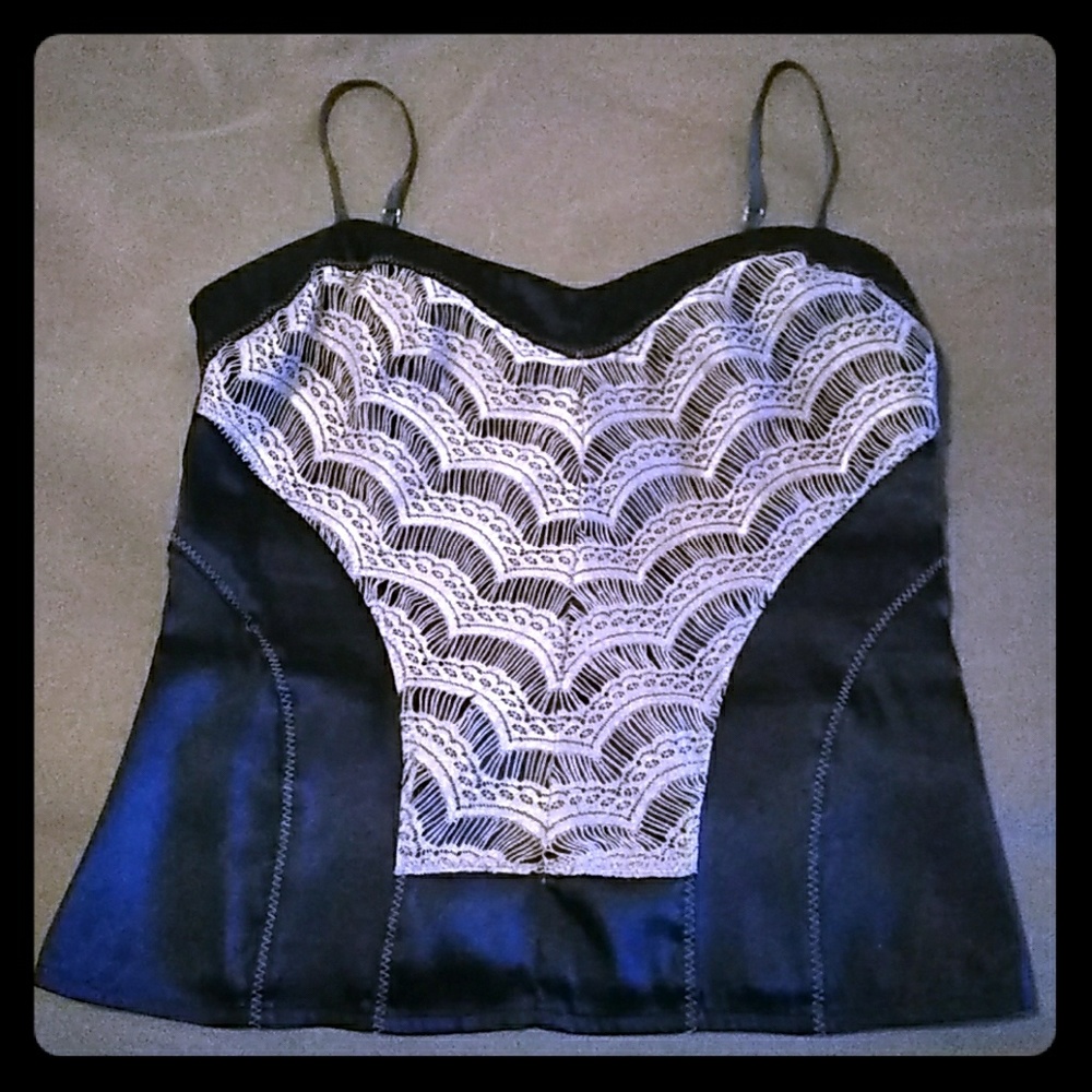🔴3/$10 sweetheart neck lace cami